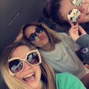 Meet your Posher, Lauren